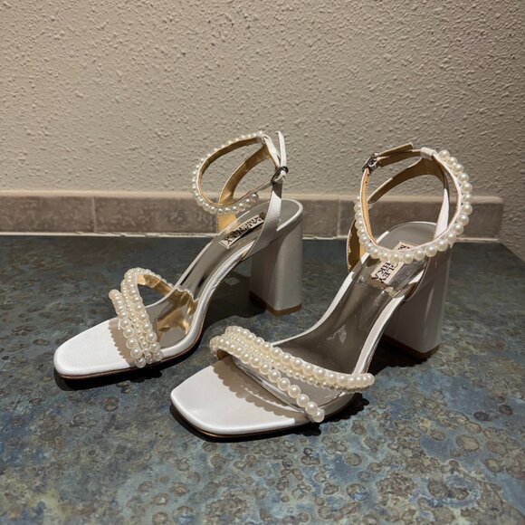 NWOB Badgley Mischka Feisty White Pearl Heeled Sandals - 7.5 - Picture 4 of 8